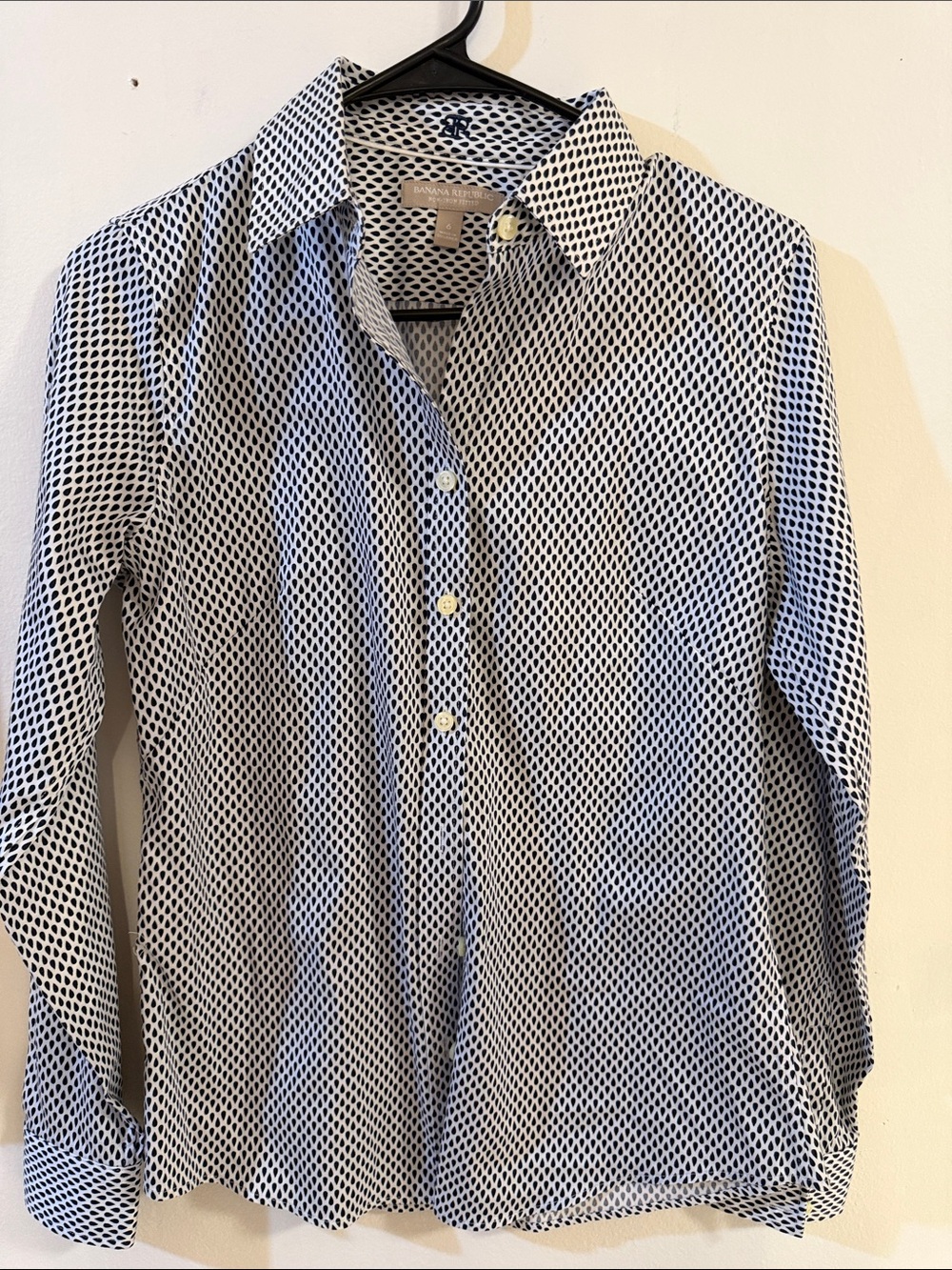 Banana Republic White and Blue Geometric Button-Down Shirt